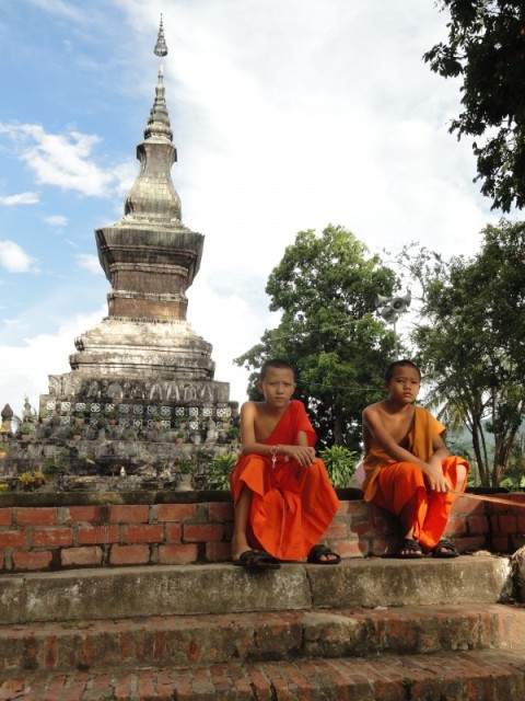 young-monks-luang-prabang